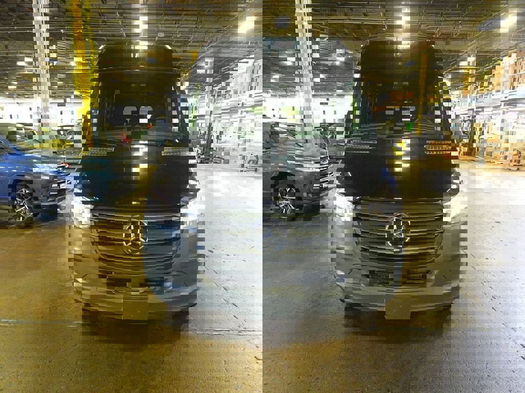 Used 2025 Mercedes-Benz Sprinter 2500 image 2