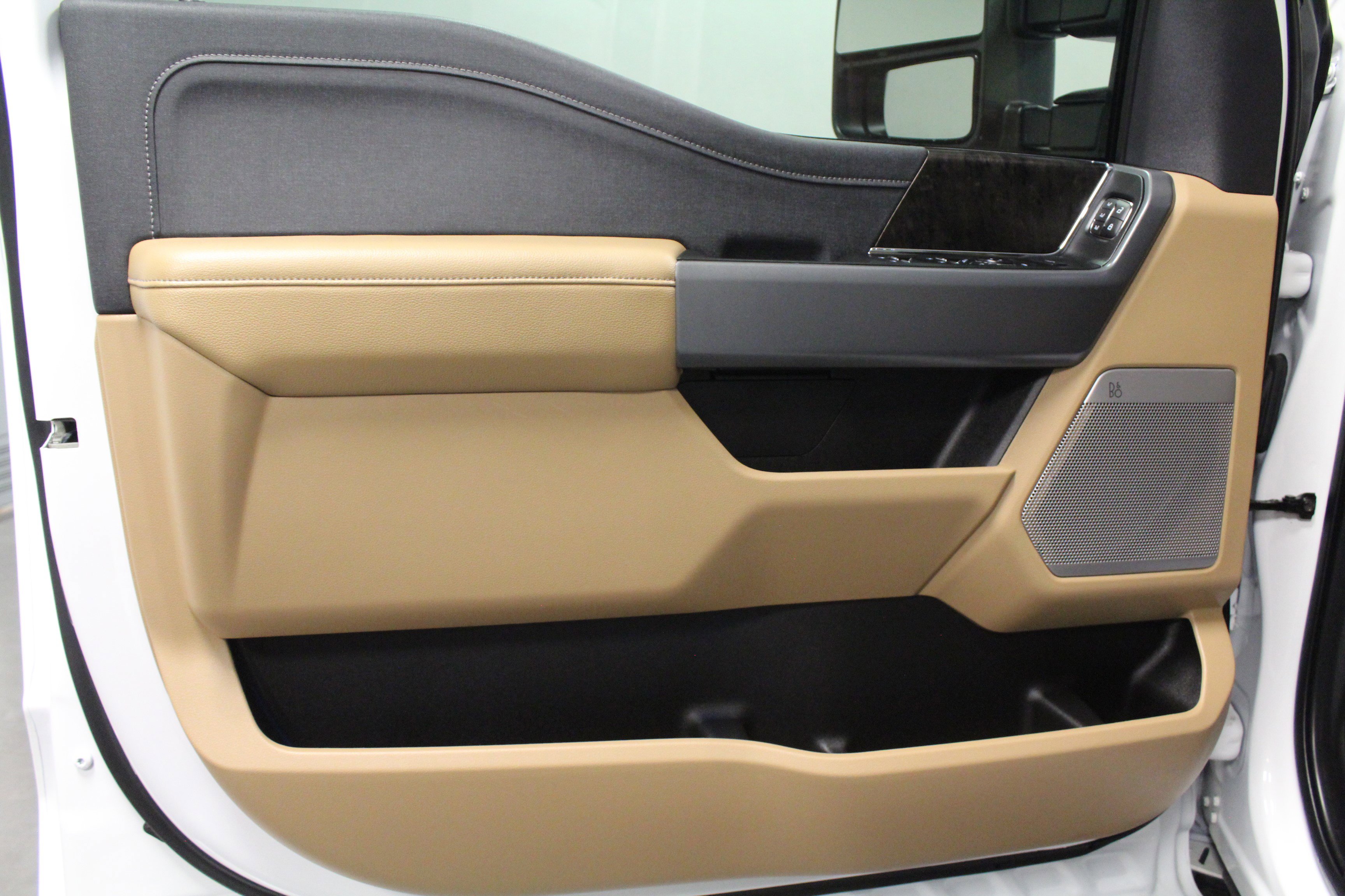 Used 2024 Ford F250 Lariat w/ Chrome Package image 11