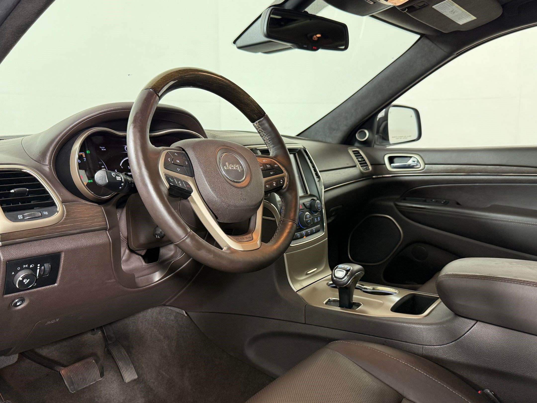 Used 2014 Jeep Grand Cherokee Summit RWD image 4