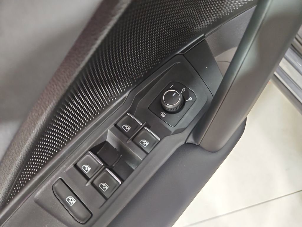 New 2026 Volkswagen Tiguan SE AWD/4WD image 11