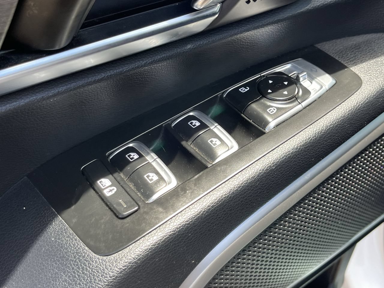 Used 2022 Kia Telluride EX w/ EX Premium Package FWD image 12
