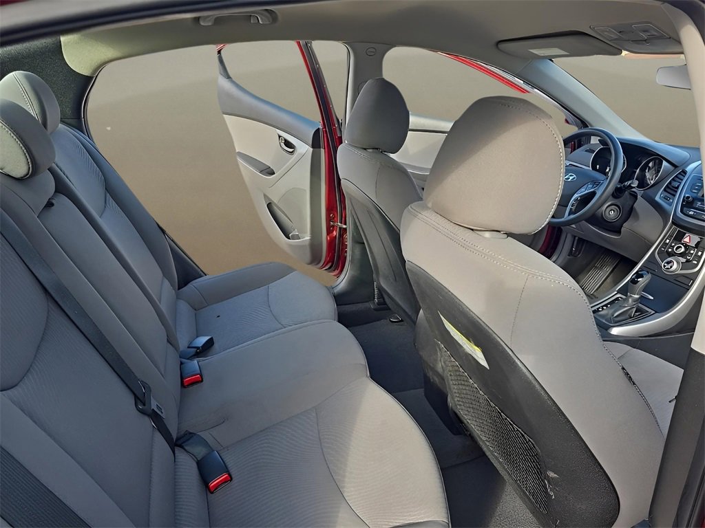 Used 2014 Hyundai Elantra SE image 16