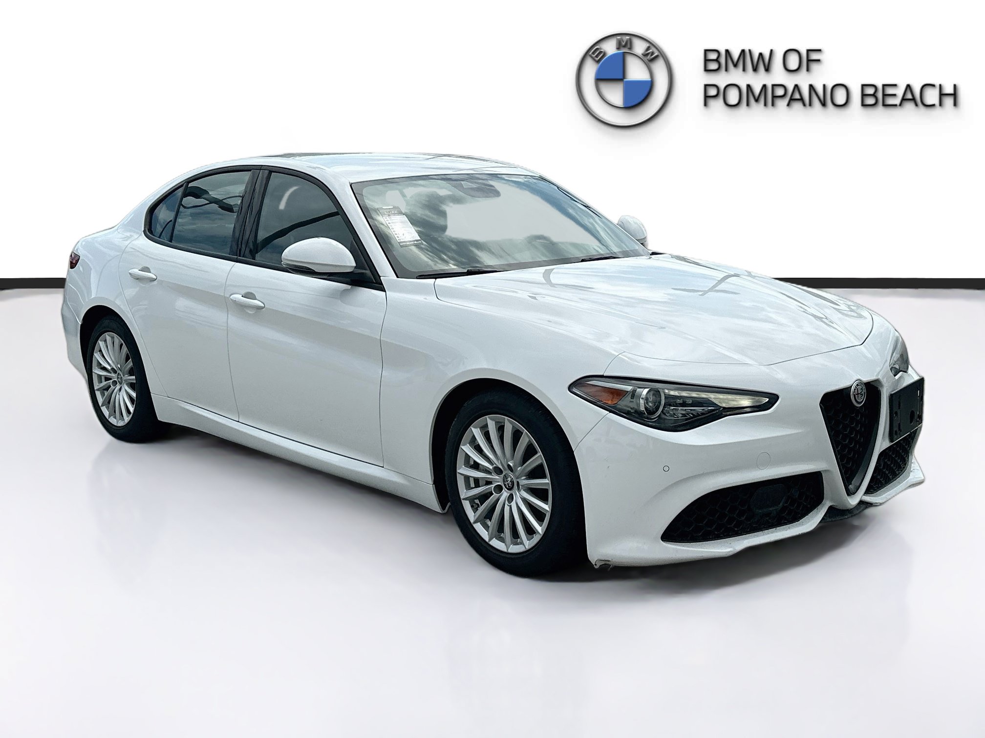 Used 2023 Alfa Romeo Giulia Sprint RWD image 1