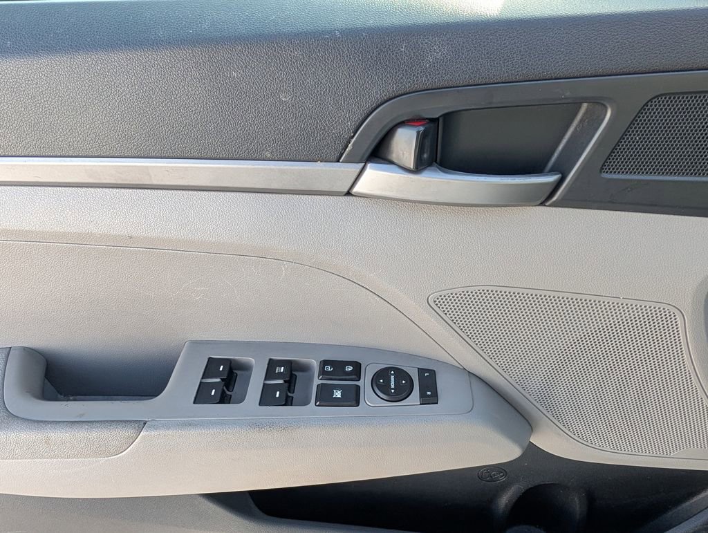 Used 2017 Hyundai Elantra SE image 19