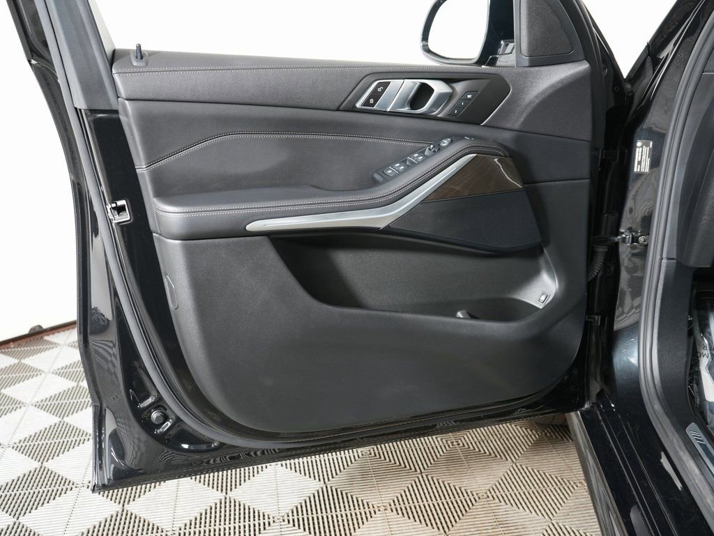 Used 2022 BMW X5 xDrive45e w/ M Sport Package image 15