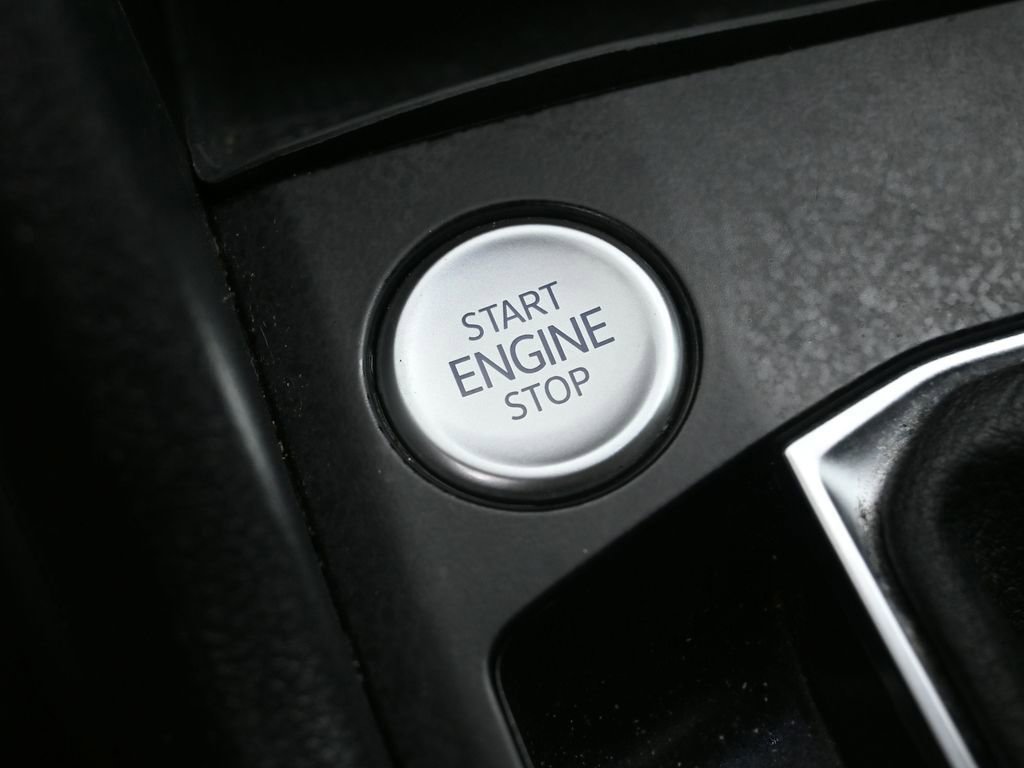 Used 2022 Volkswagen Taos SE w/ Panoramic Sunroof Package image 17