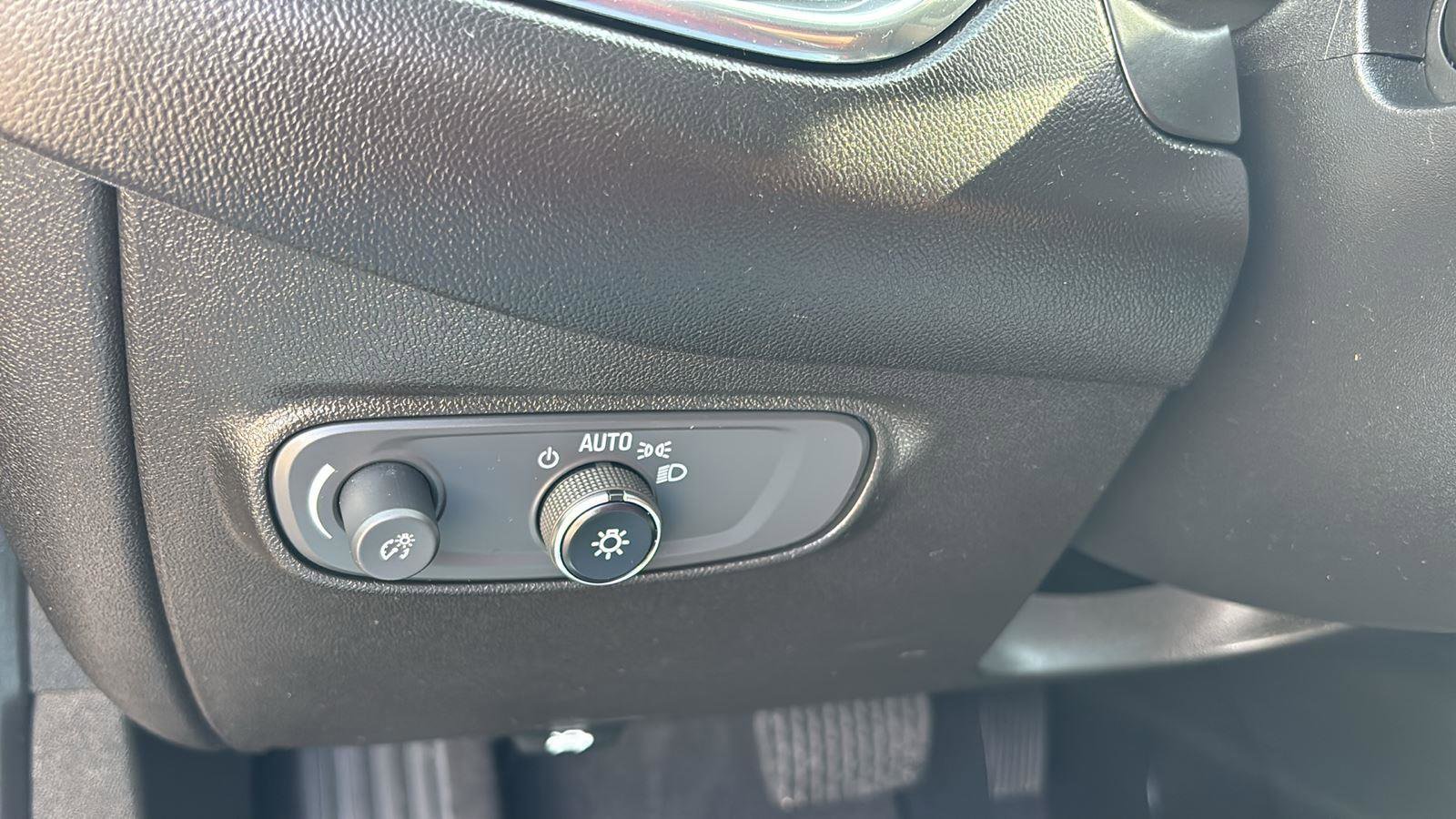 Used 2020 Chevrolet Equinox LT image 20