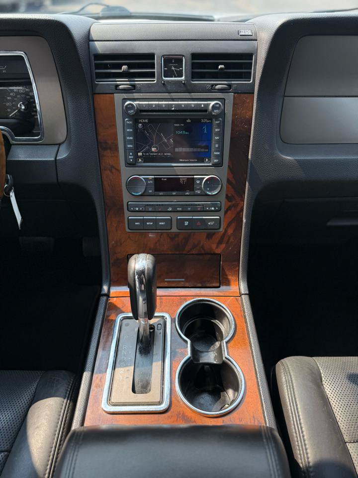 Used 2012 Lincoln Navigator 2WD image 17