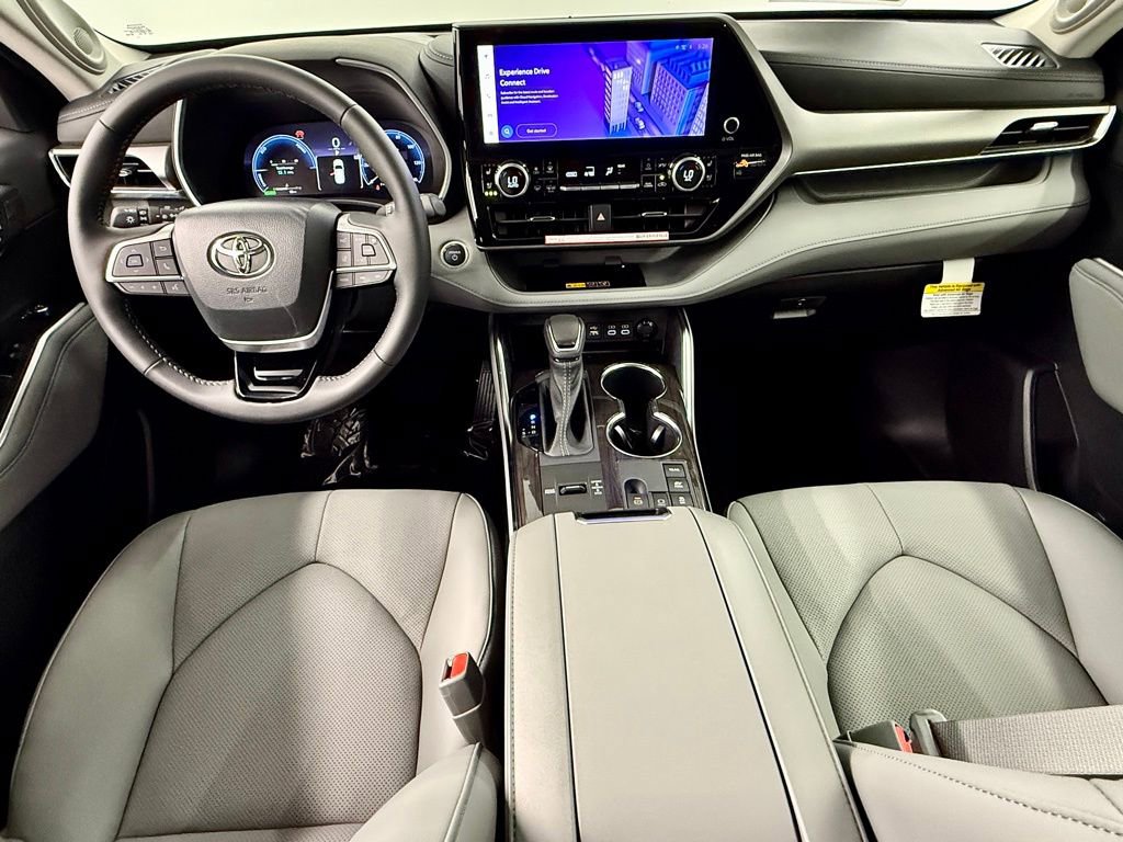 Used 2026 Toyota Highlander Limited image 36