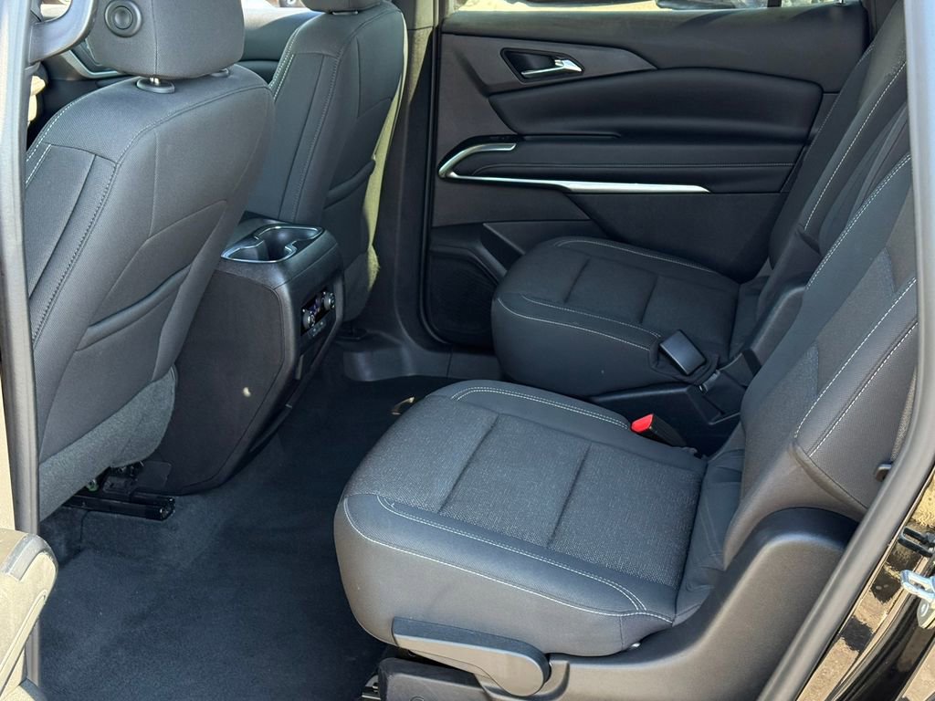 Used 2024 Chevrolet Traverse LT image 17