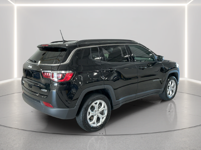 Used 2024 Jeep Compass Latitude AWD/4WD image 6