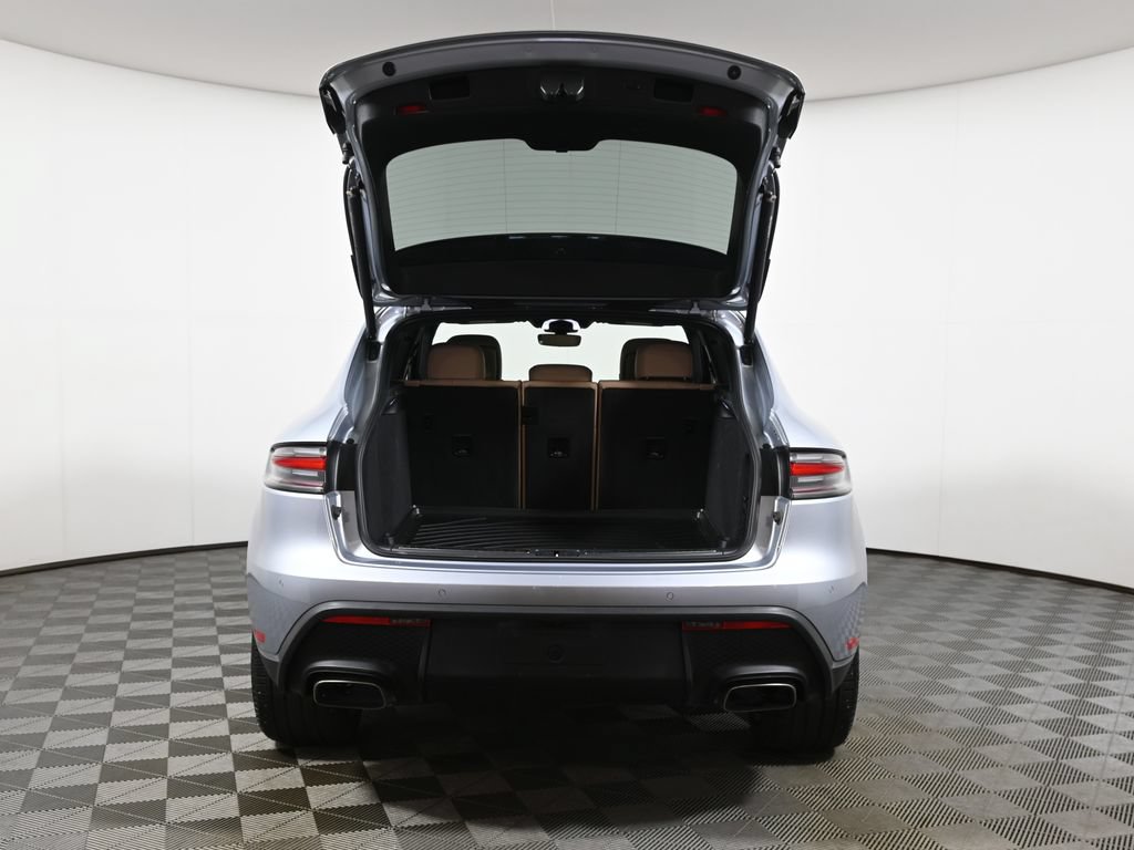 Used 2024 Porsche Macan AWD/4WD image 42
