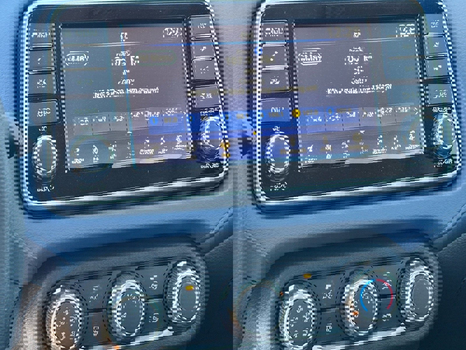 New 2025 Nissan Versa SV w/ Trunk Package image 23