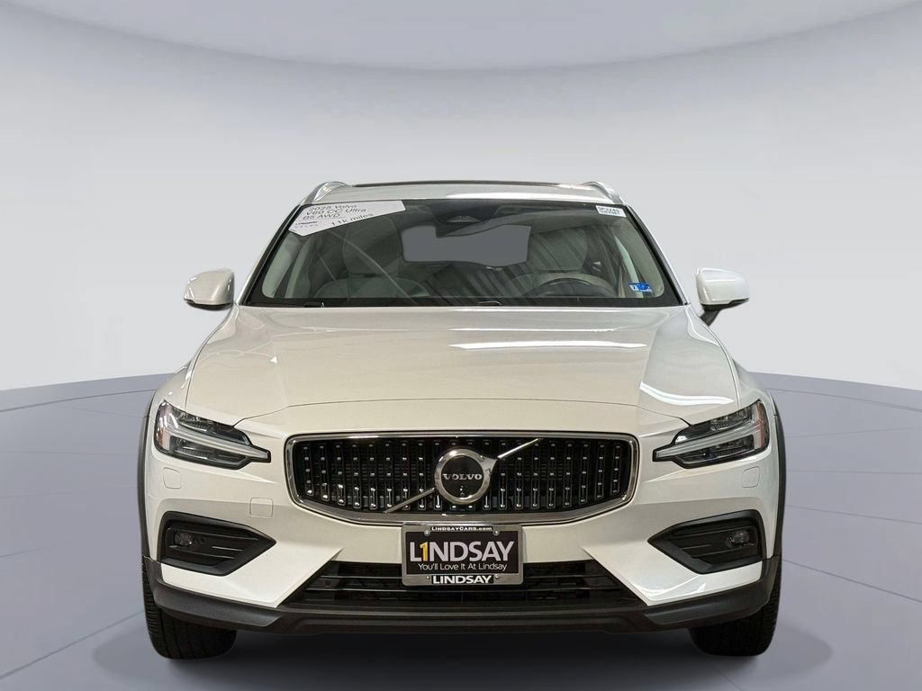 Used 2025 Volvo V60 B5 Cross Country Ultra AWD/4WD image 8