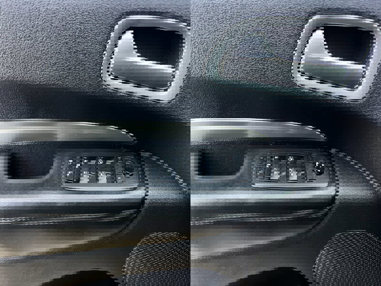 Used 2019 Dodge Durango SXT image 13