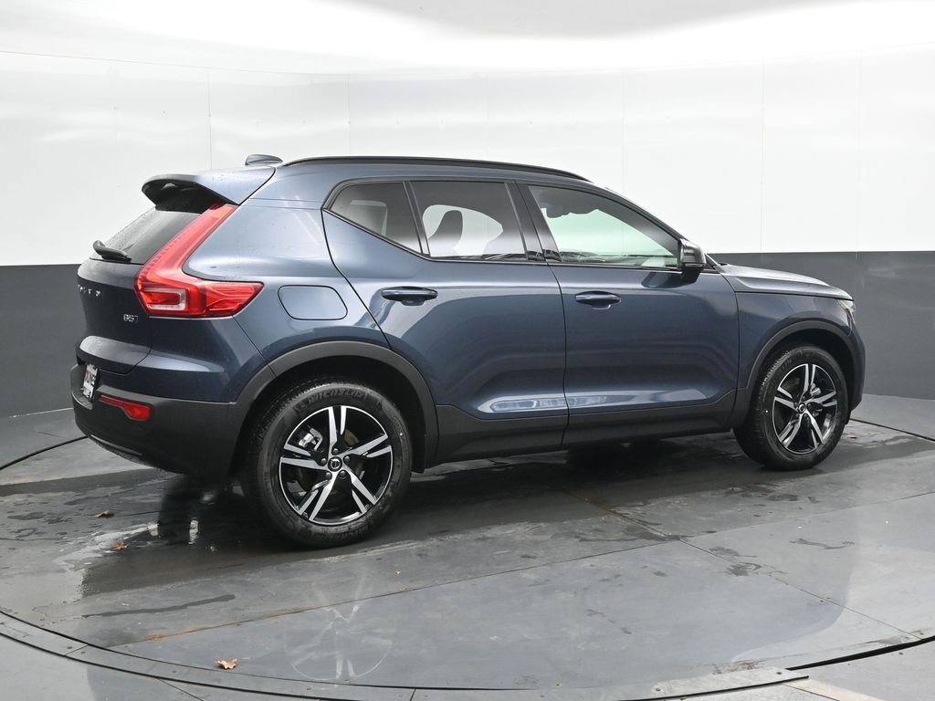 New 2026 Volvo XC40 B5 Core w/ Protection Package Premier image 2