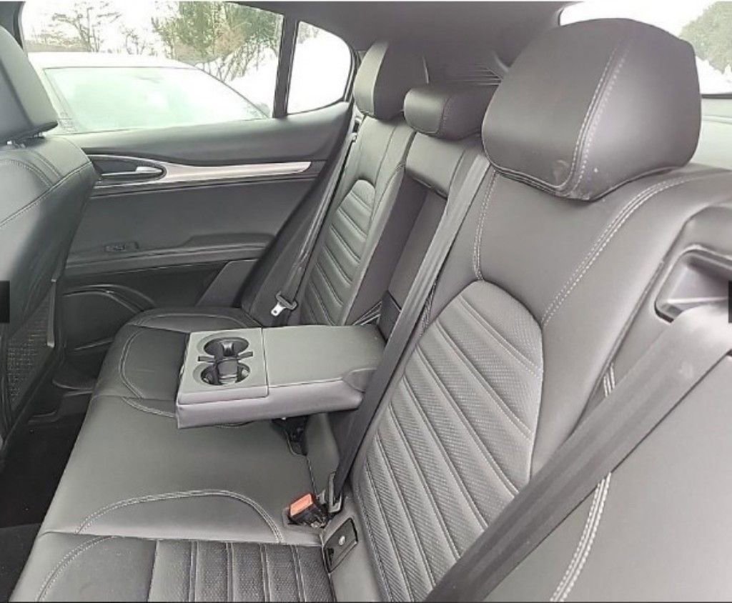 Used 2024 Alfa Romeo Stelvio Veloce image 6