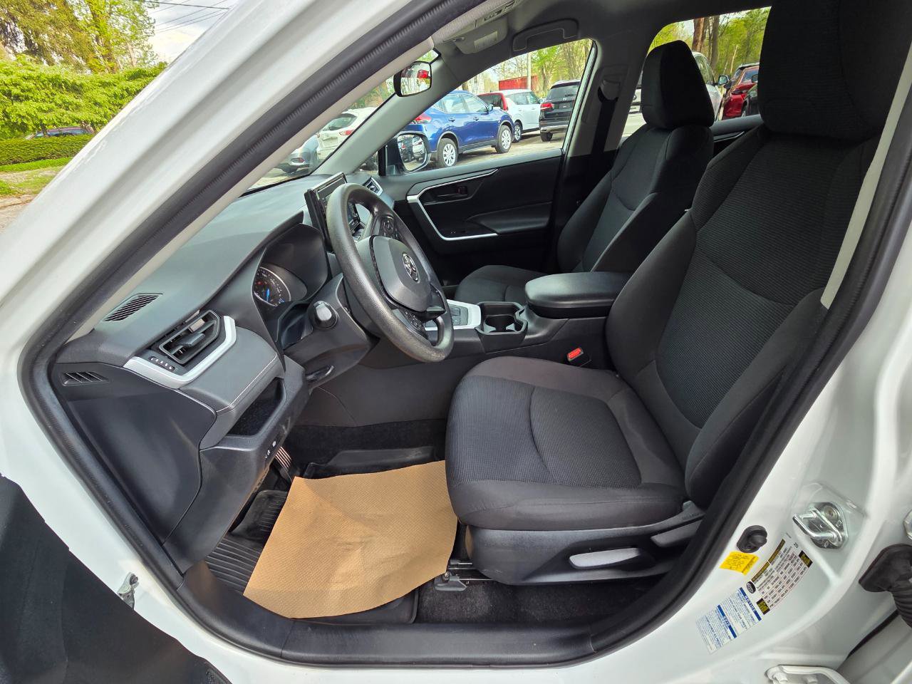 Used 2021 Toyota RAV4 LE AWD/4WD image 14