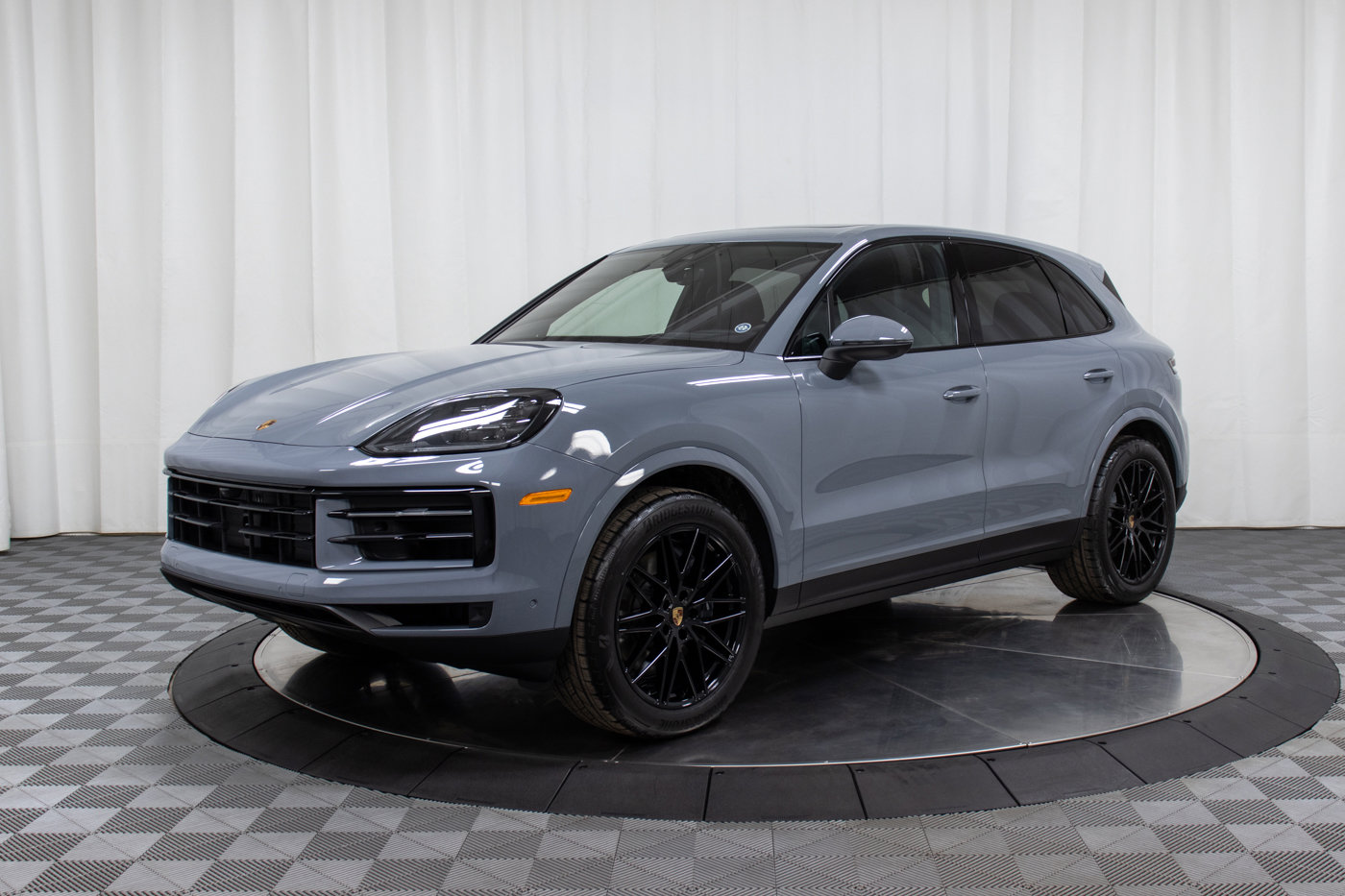 New 2025 Porsche Cayenne image 1