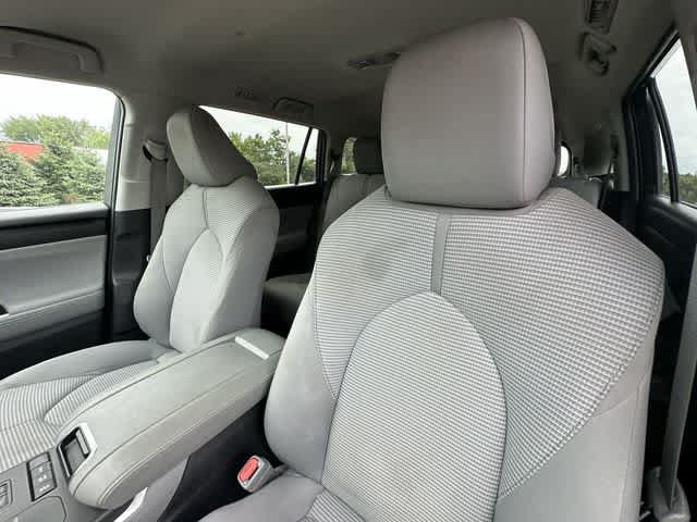 Used 2020 Toyota Highlander LE AWD/4WD image 14