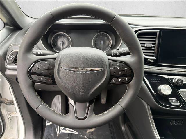 Used 2025 Chrysler Pacifica Limited FWD image 14