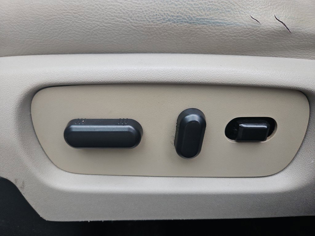 Used 2015 Ford Explorer XLT w/ Equipment Group 202B image 12