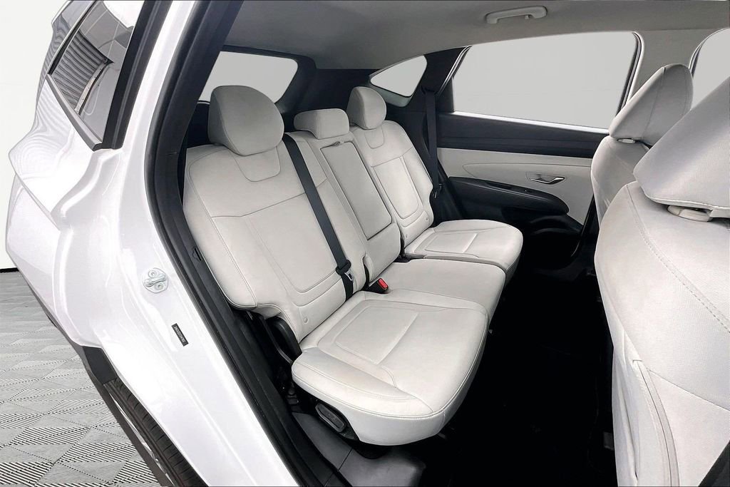 Used 2025 Hyundai Tucson SE image 27