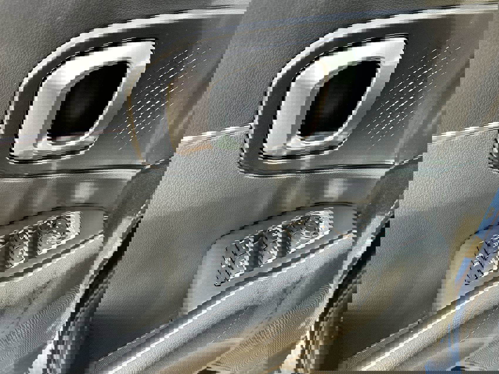 Used 2025 Kia Sorento EX w/ Panoramic Sunroof Package FWD image 13