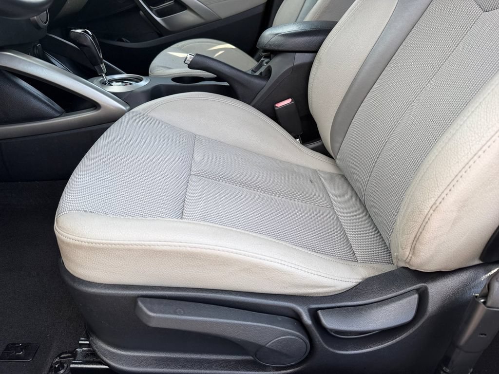 Used 2013 Hyundai Veloster w/ Style Pkg FWD image 11