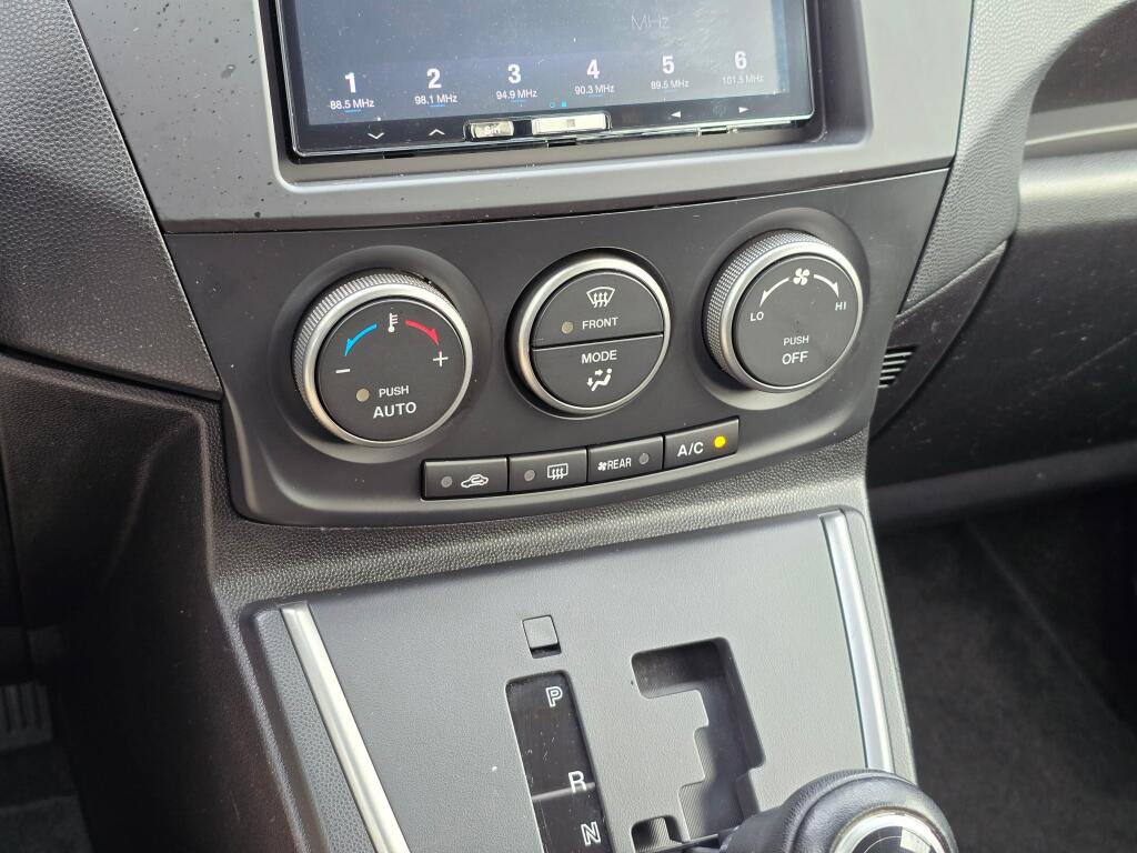 Used 2013 MAZDA MAZDA5 Touring w/ Moonroof & Audio Pkg image 27