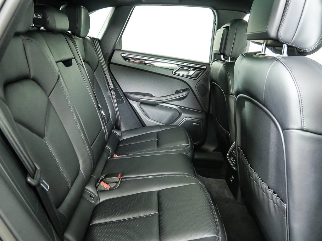 New 2026 Porsche Macan image 24