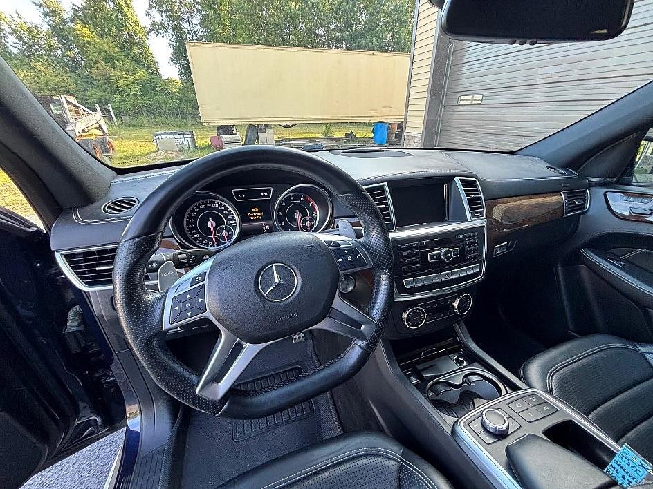 Used 2015 Mercedes-Benz ML 63 AMG 4MATIC image 25