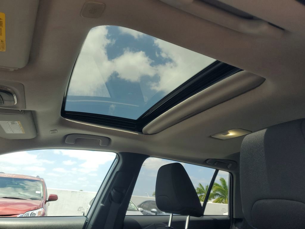 Certified 2024 Toyota Corolla Cross LE w/ Moonroof Package FWD image 17