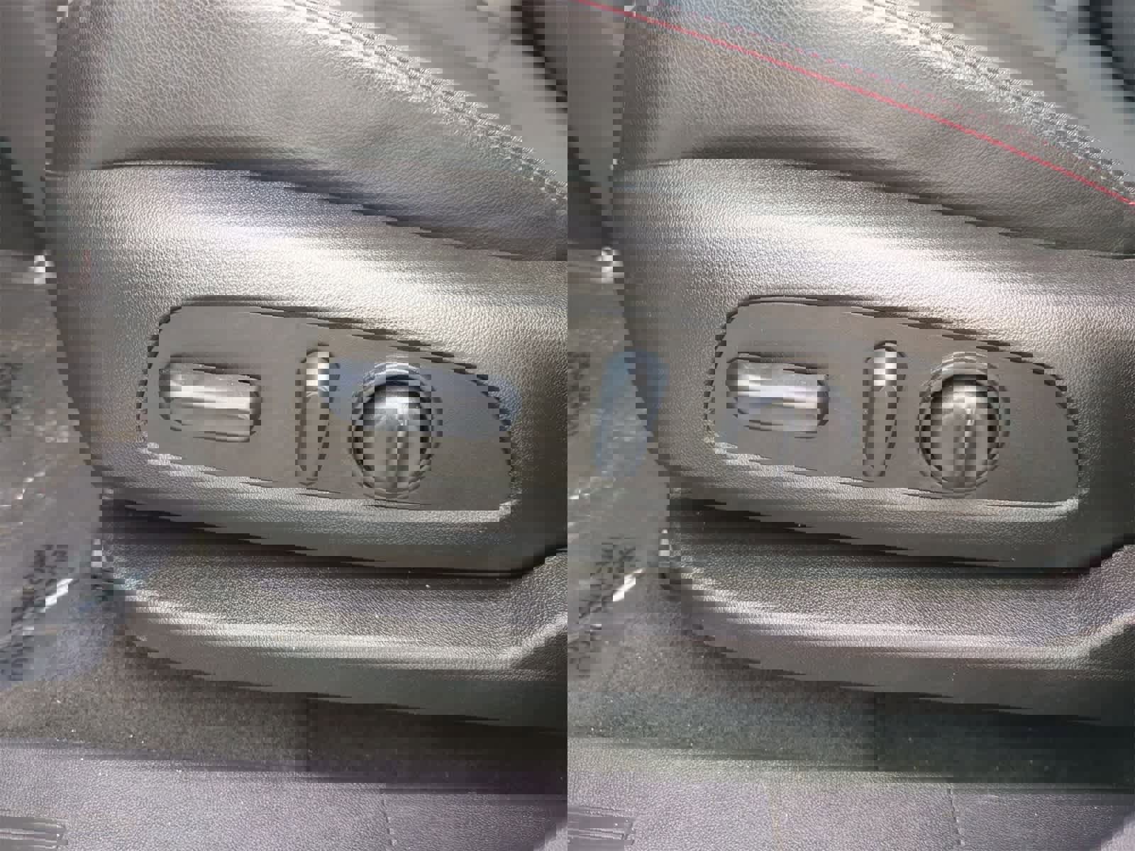 Used 2022 Chevrolet Equinox RS image 17