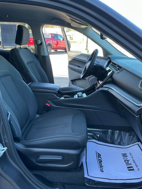 Used 2023 Jeep Grand Cherokee L Laredo w/ Luxury Tech Group I image 11