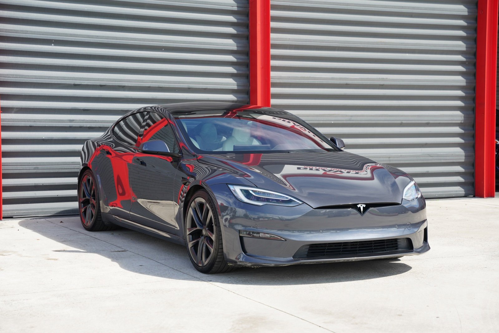 Used 2022 Tesla Model S Plaid image 2