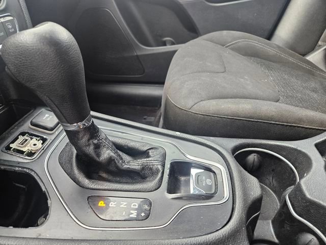 Used 2019 Jeep Cherokee Latitude w/ Popular Appearance Group image 23