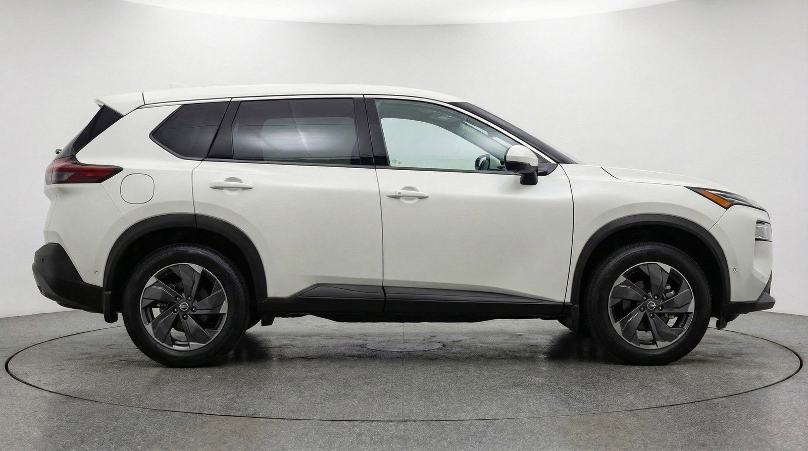 Used 2025 Nissan Rogue SV image 11