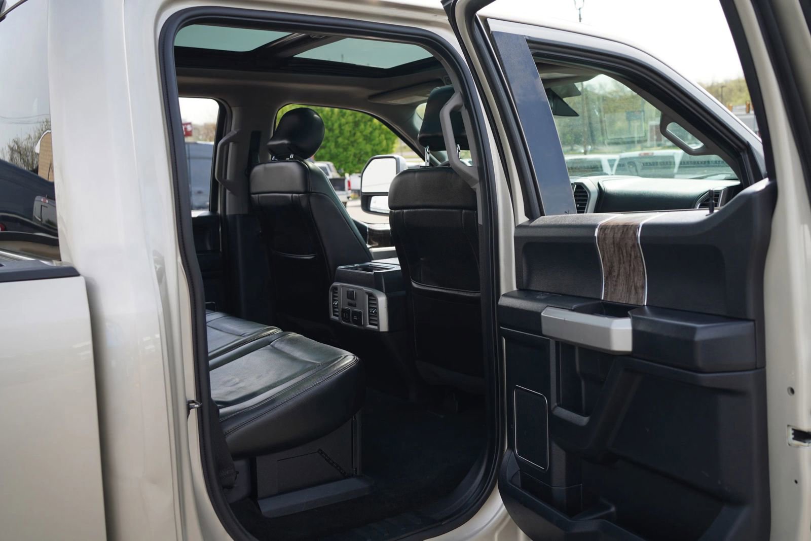 Used 2017 Ford F350 Lariat w/ Lariat Ultimate Package AWD/4WD image 20