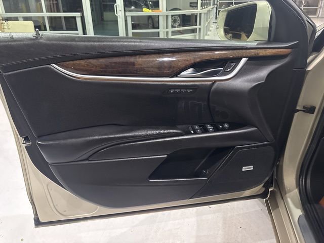 Used 2013 Cadillac XTS Luxury image 10