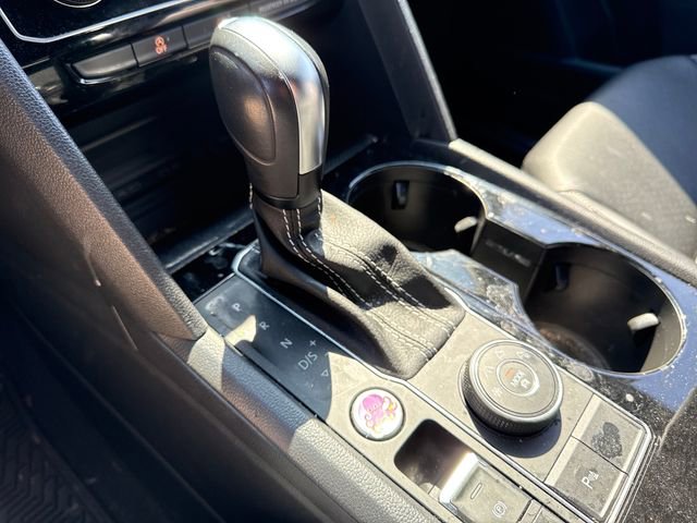 Used 2022 Volkswagen Atlas Cross Sport SEL R-Line AWD/4WD image 32