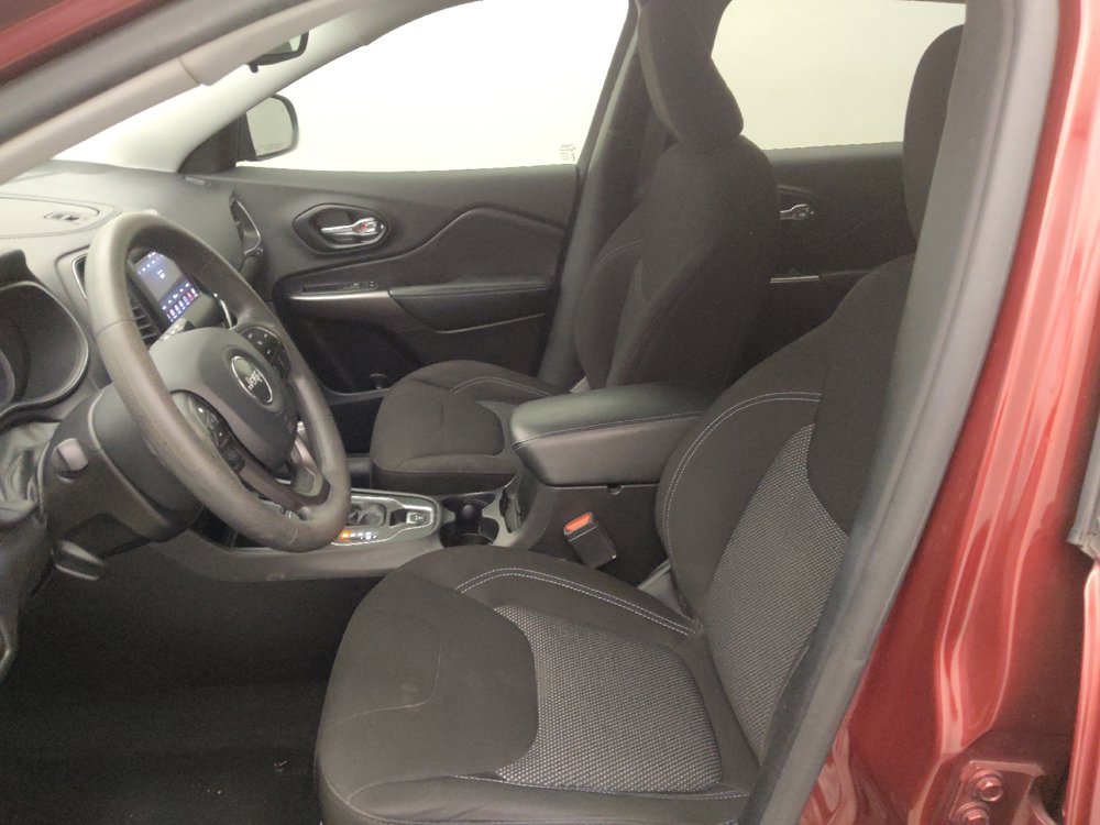 Used 2021 Jeep Cherokee Latitude FWD image 17