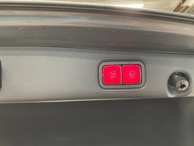 Used 2019 Mercedes-Benz E 300 4MATIC image 10