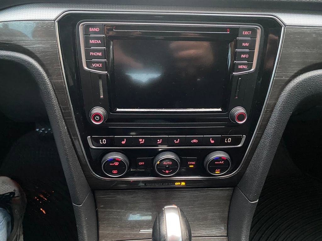 Used 2017 Volkswagen Passat 1.8T SE image 16