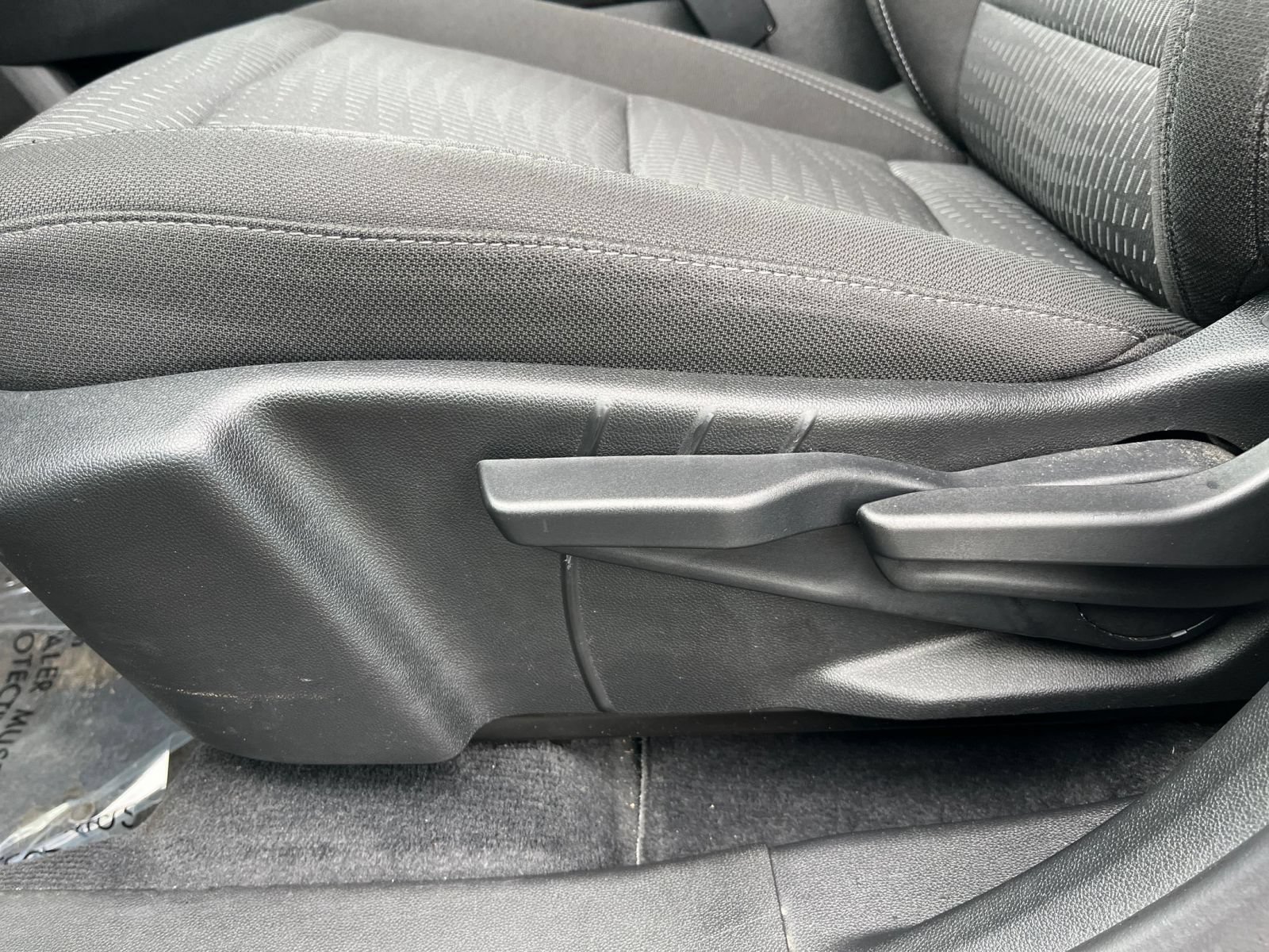 Used 2025 Chevrolet Equinox LT FWD image 23