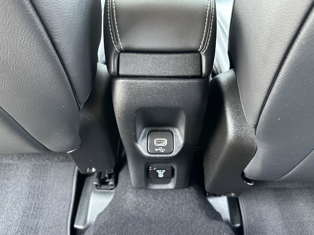 Used 2020 Jeep Renegade Limited w/ UConnect 8.4 Nav Group AWD/4WD image 41