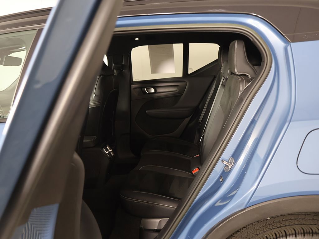 Used 2023 Volvo XC40 Recharge Plus AWD/4WD image 29