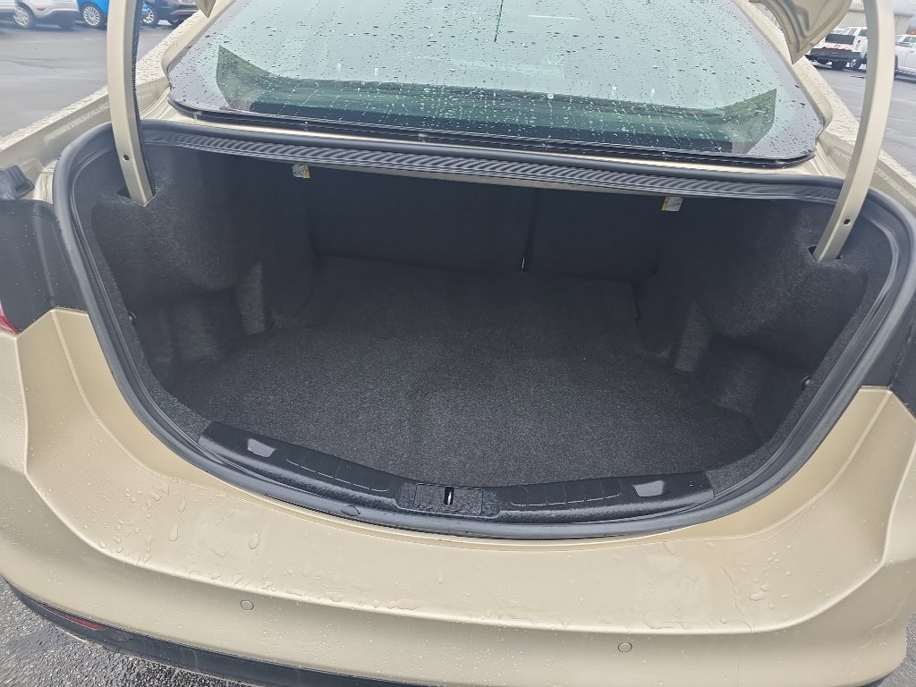 Used 2018 Ford Fusion SE image 10