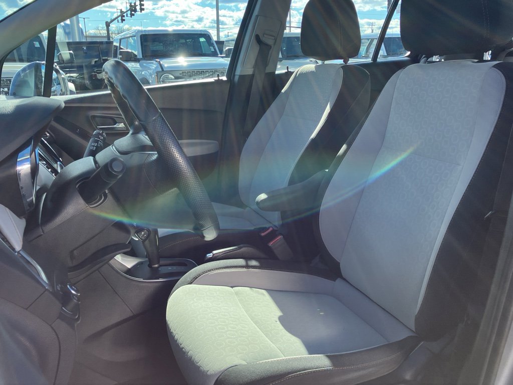 Used 2020 Chevrolet Trax LS image 28