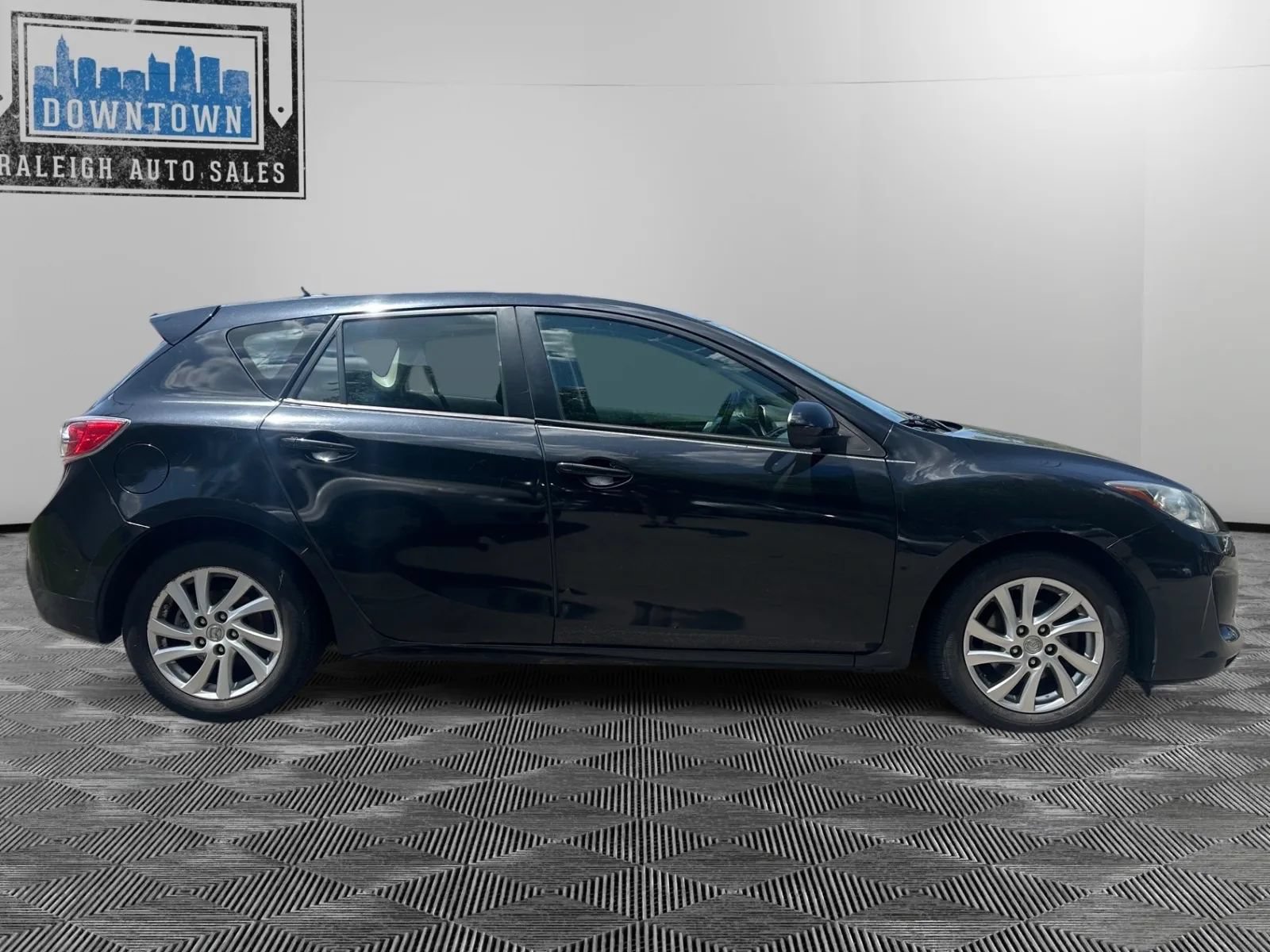 Used 2012 MAZDA MAZDA3 i Grand Touring w/ Tech Pkg FWD image 5